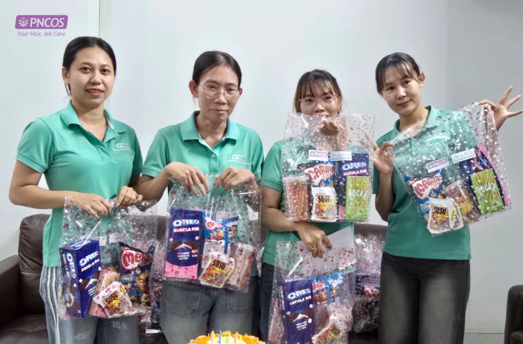 Anh chị em có con em đạt thành tích xuất sắc trong học tập thay bé nhận thưởng